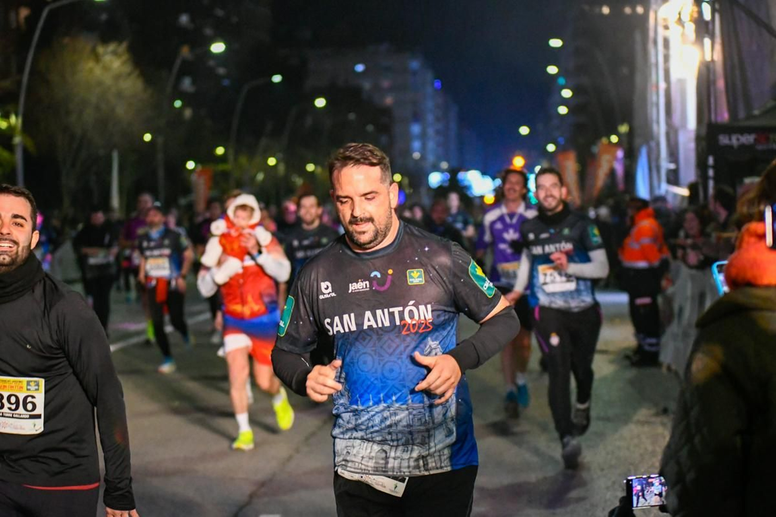 En imágenes: búscate en tu llegada a meta de la Carrera de San Antón 2025 (10)