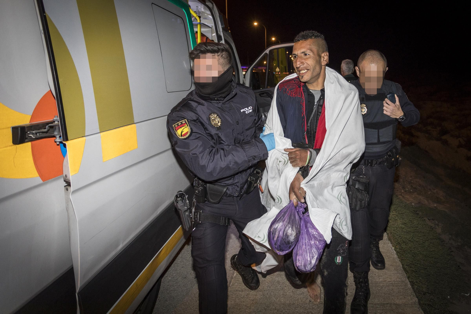 Inmigrantes interceptados en la playa de cortadura