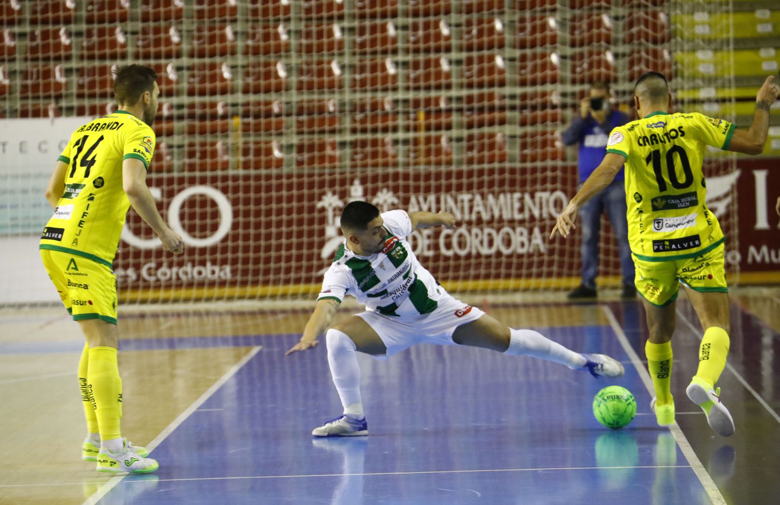 La derrota del Córdoba Futsal ante el Jaén Paraíso Interior, en imágenes
