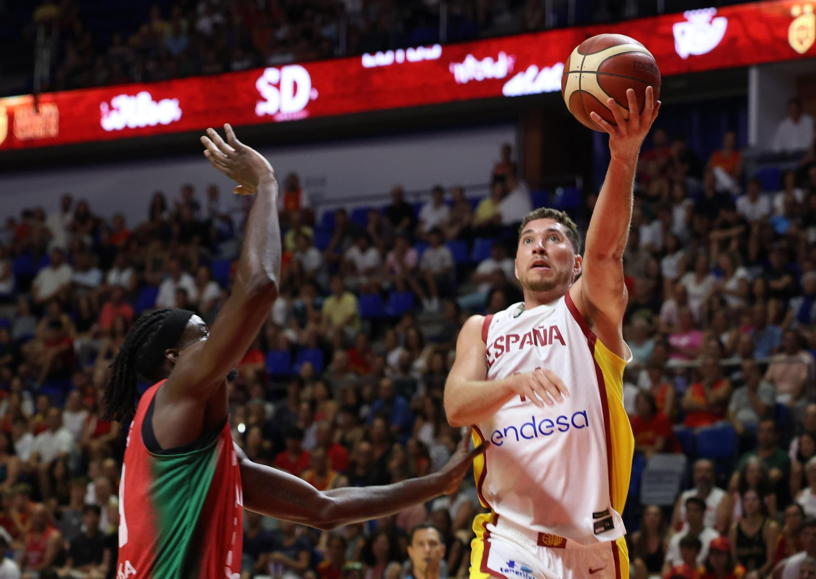España-Portugal de baloncesto en Málaga, en fotos