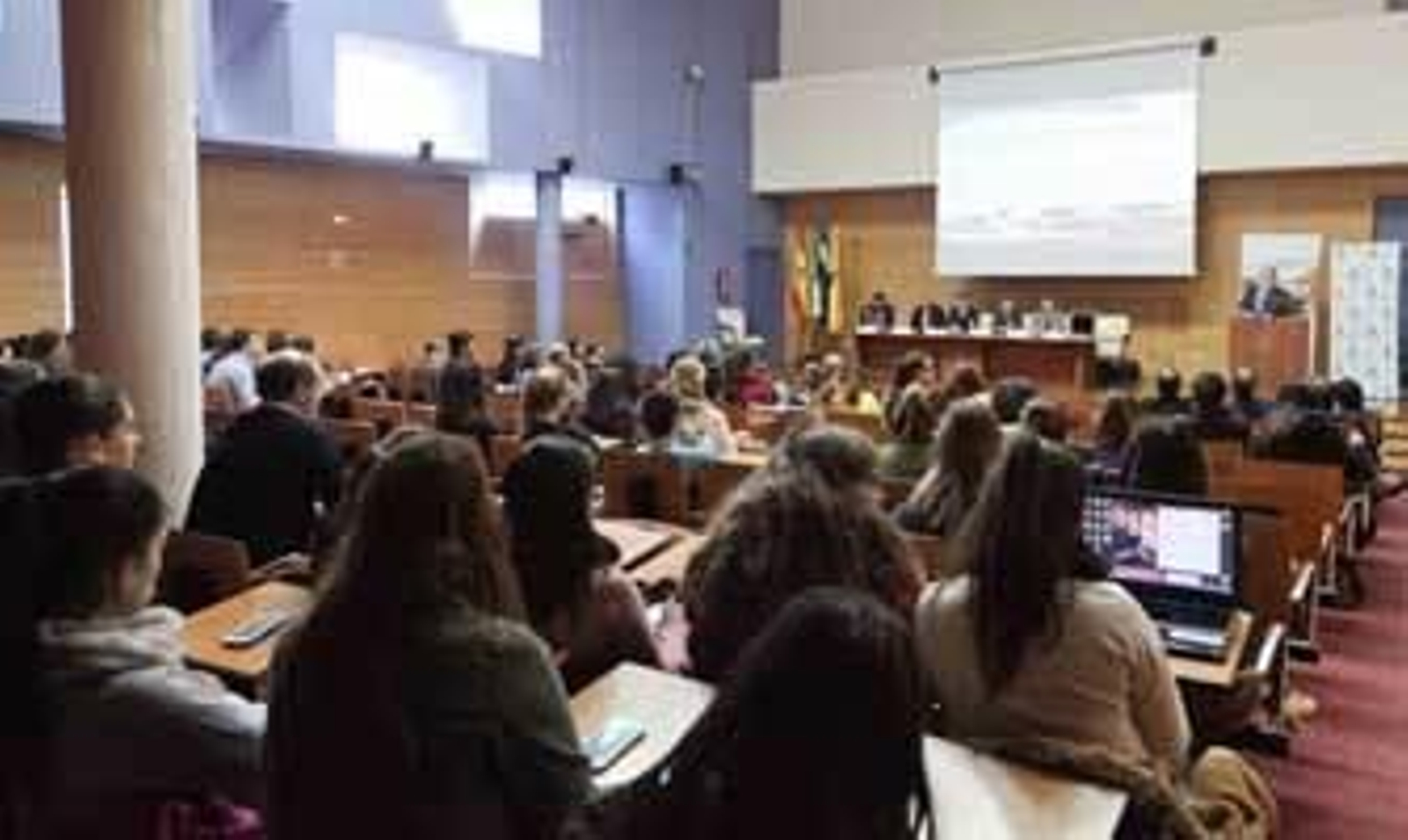 La UCA forma a gestores de bares para hacer más rentable el sector