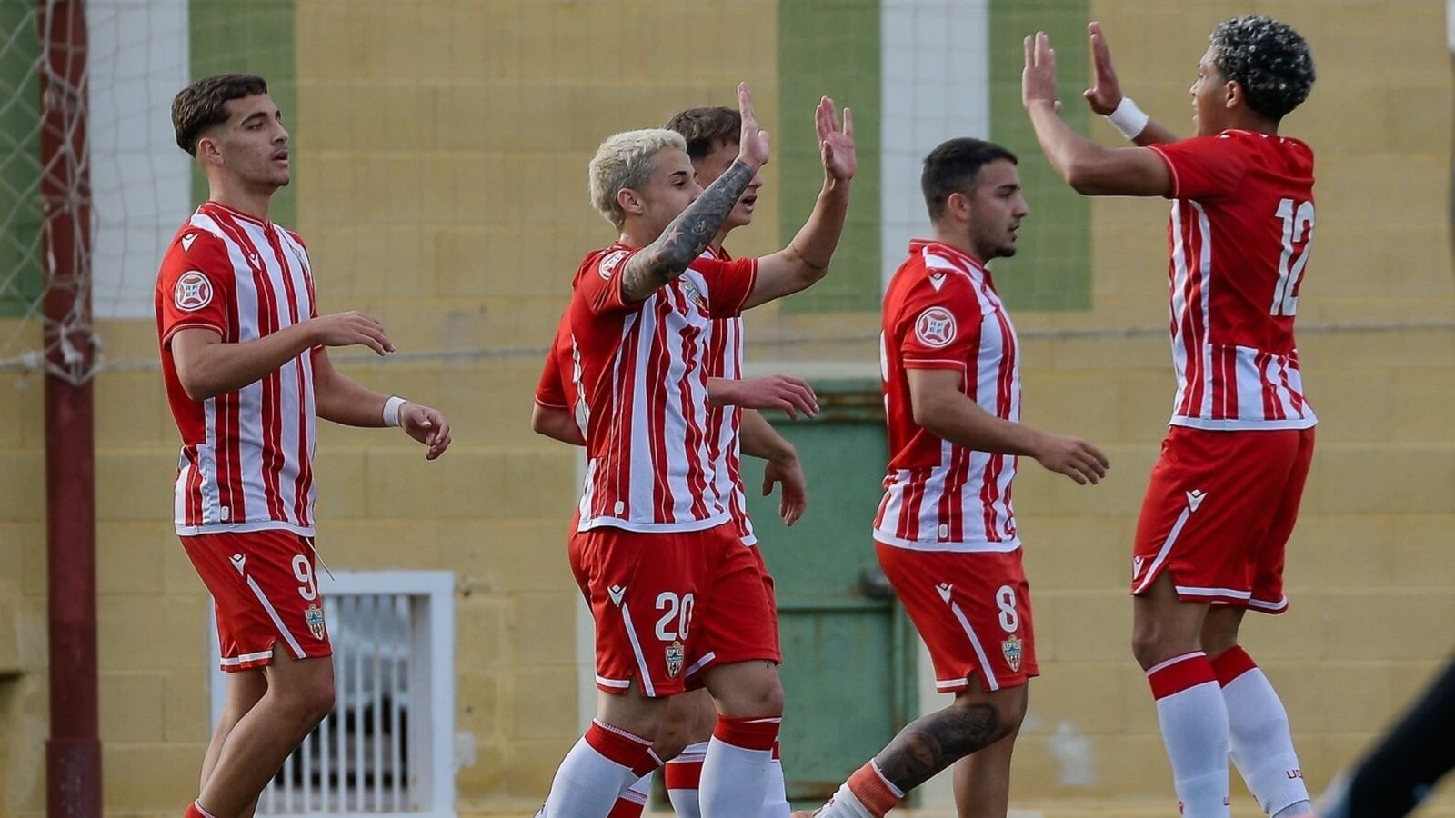 Los rojiblancos festejan uno de los goles marcados en el Francisco Pomedio.