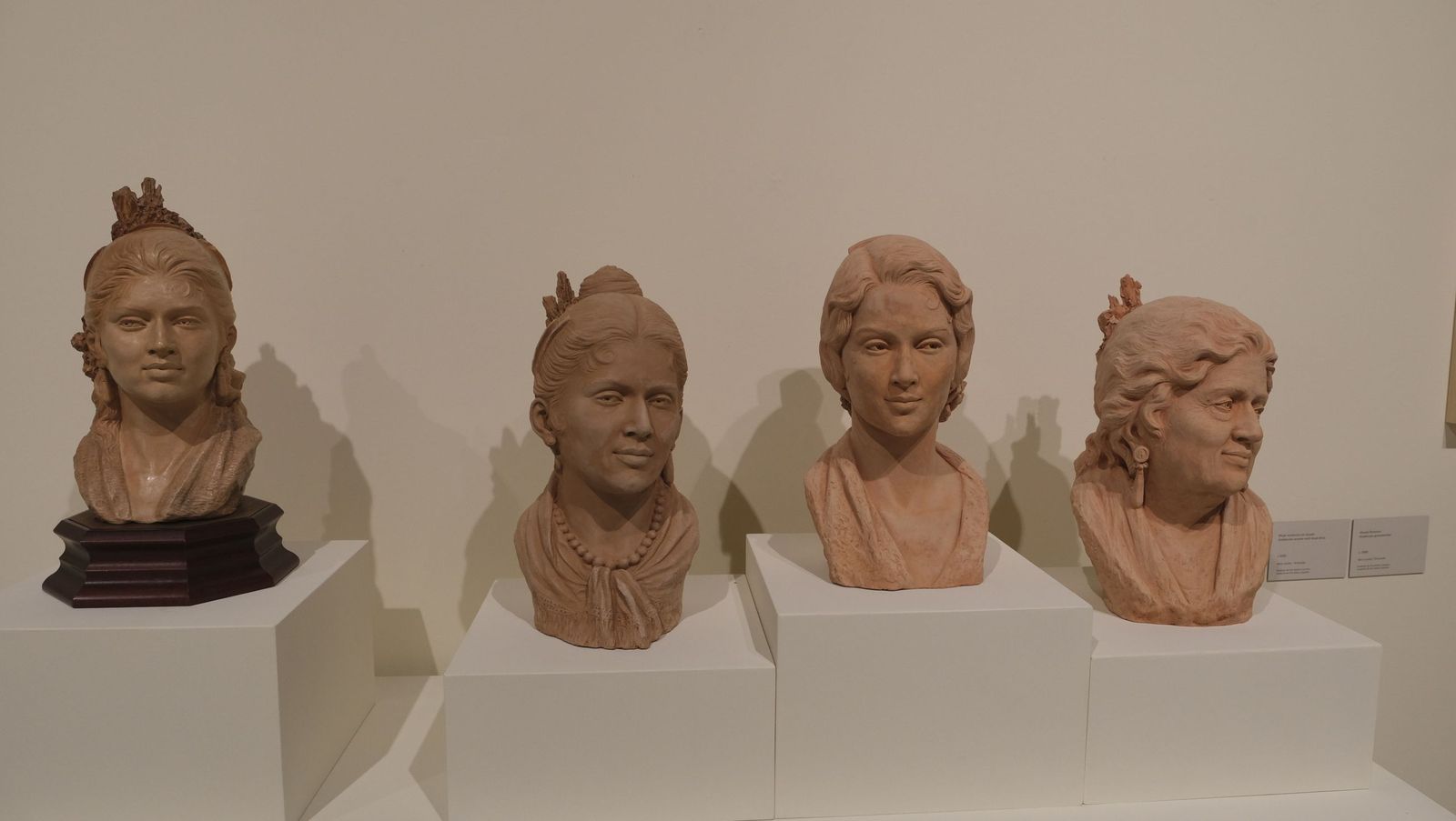 Las fotos de la exposición del escultor e imaginero Luis Álvarez Duarte en el MUREC