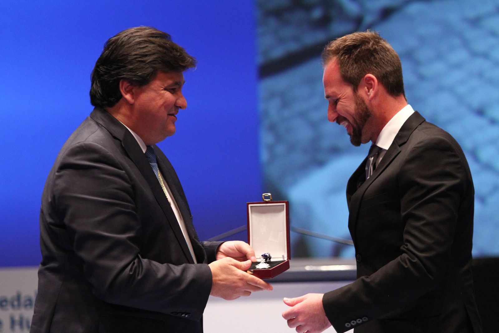 Imágenes de la entrega de las medallas de Huelva