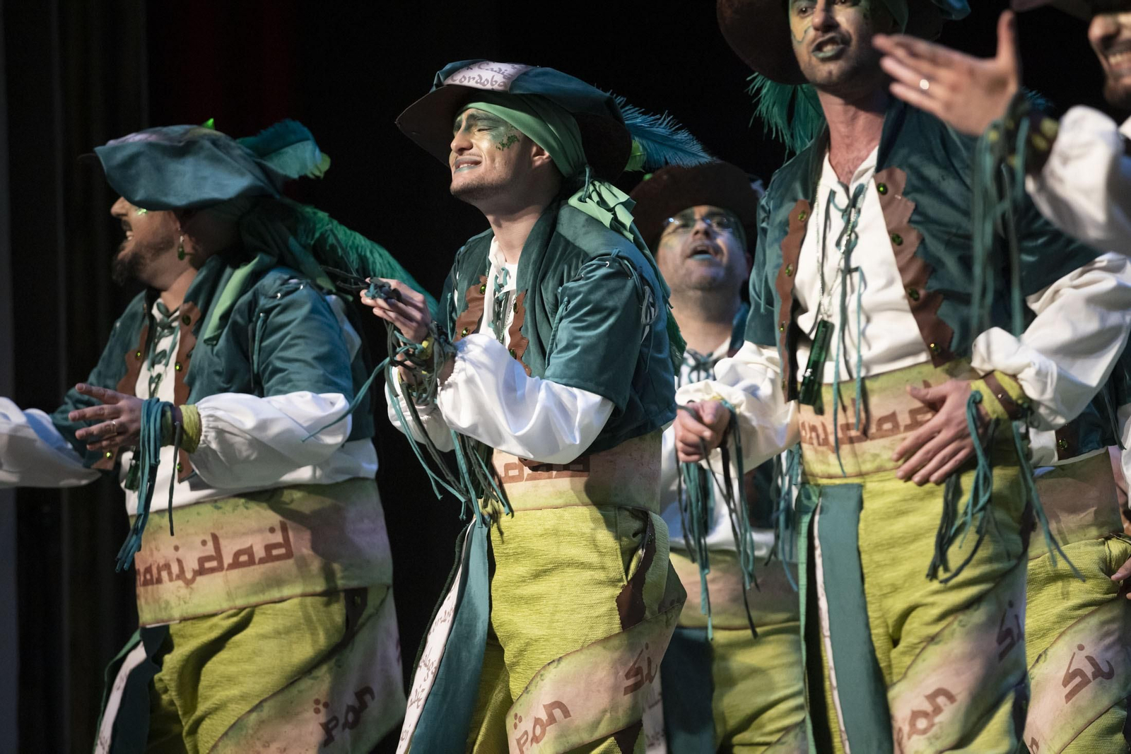 Imágenes de la actuación de la comparsa de Sevilla 'Ciudad Esmeralda' en el Carnaval Colombino