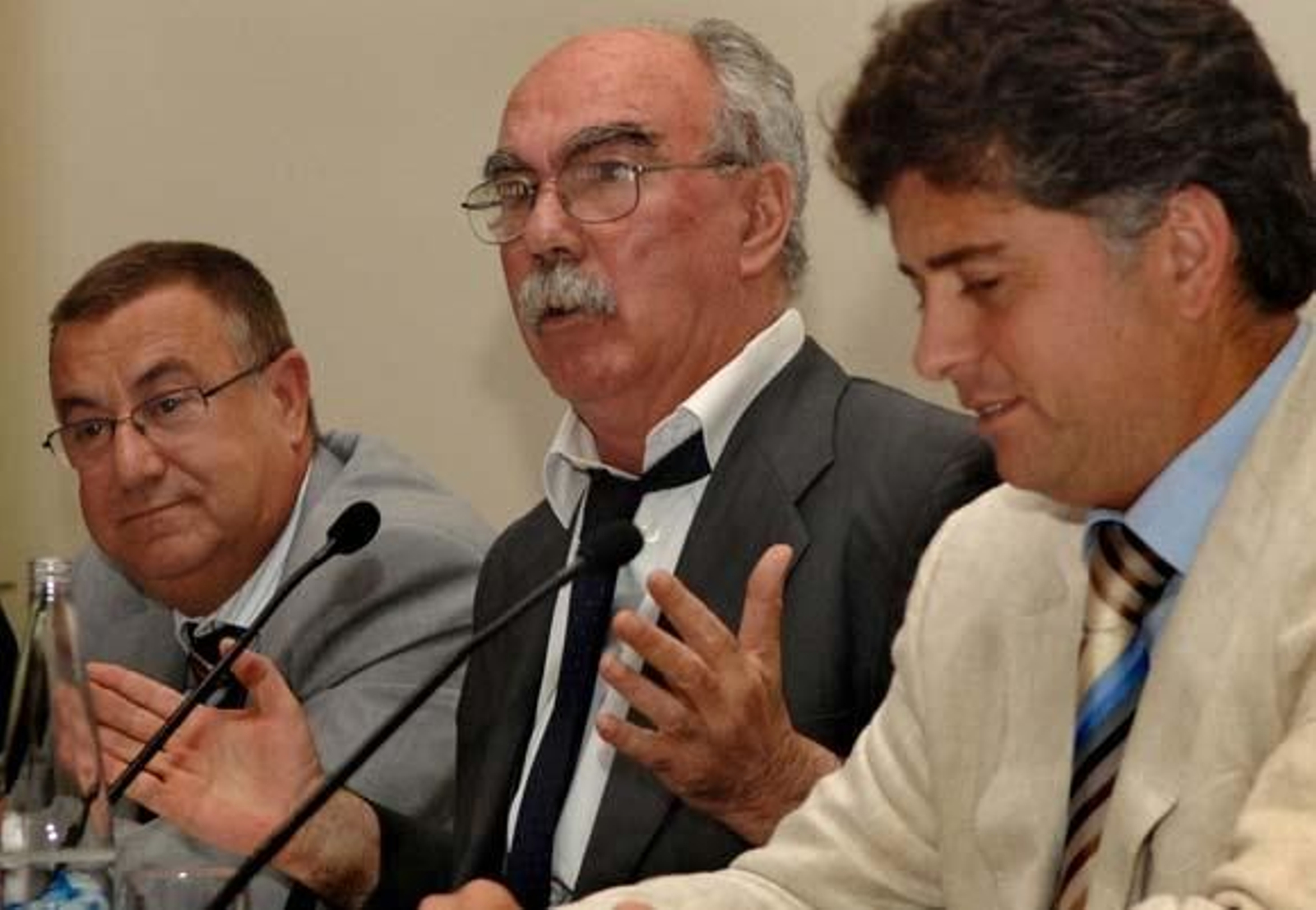 Juan Cruz, edil de Mijas; J.A. Millán, alcalde de Cartaya y A.J. Verdú, de Vejer.

Foto: Paco Periñán