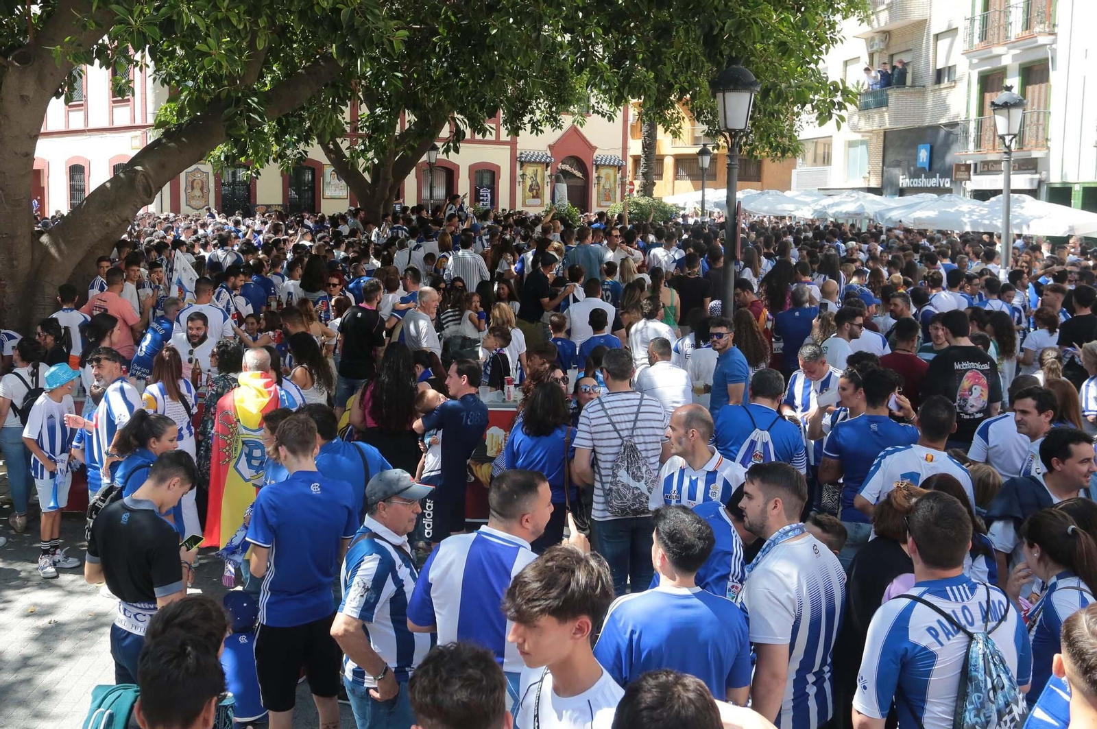 Imágenes del gran ambiente en el Nuevo Colombino en el ascenso del Recre