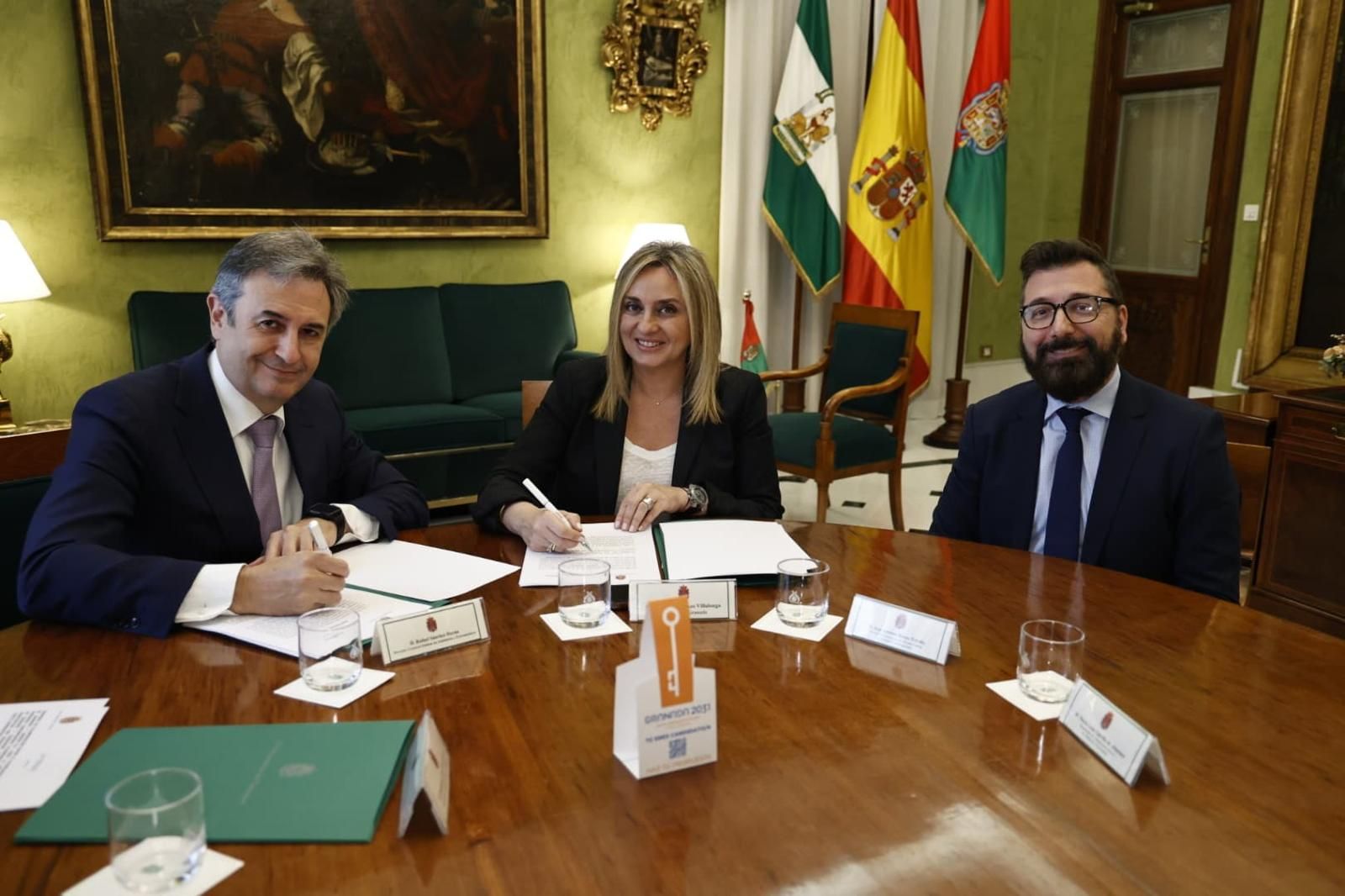 Firma entre el Ayuntamiento y Endesa para el Proyecto Confía.