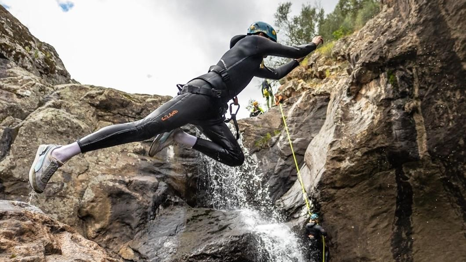 Salto en un barranco