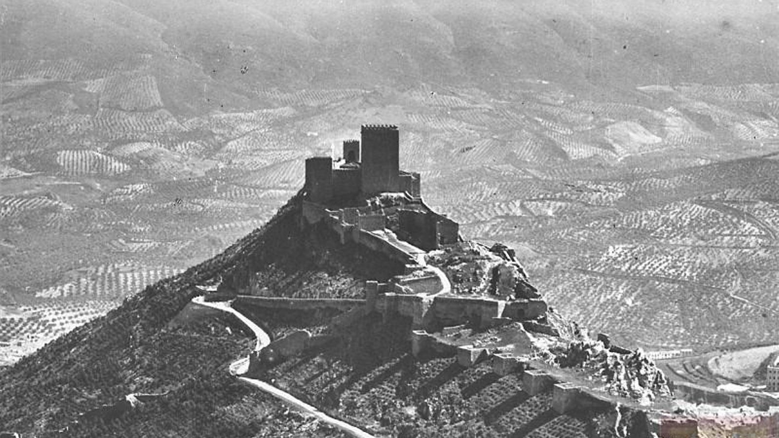 El castillo de Santa Catalina y el valle del Guadalbullon. El castillo de Santa Catalina y el valle del Guadalbullon.
