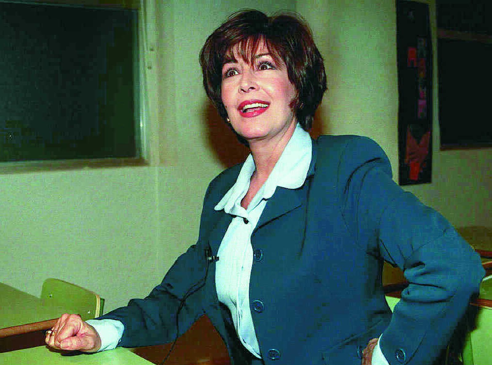 Concha Velasco en 1999 cuando era presentadora de 'Sorpresa, sorpresa' en Antena 3