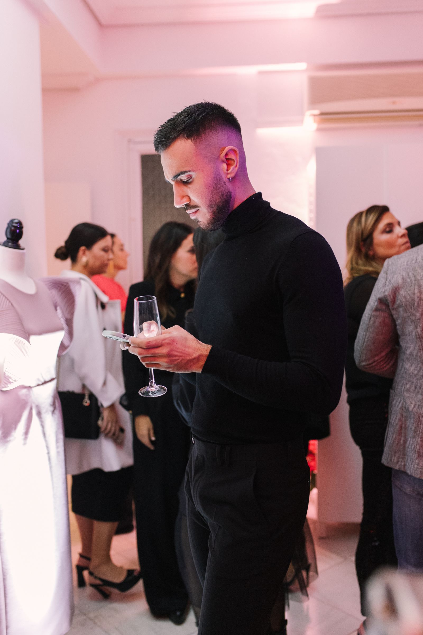 Weddings With Love reúne a artistas, empresarios e influencers en un evento solidario, todas las imágenes