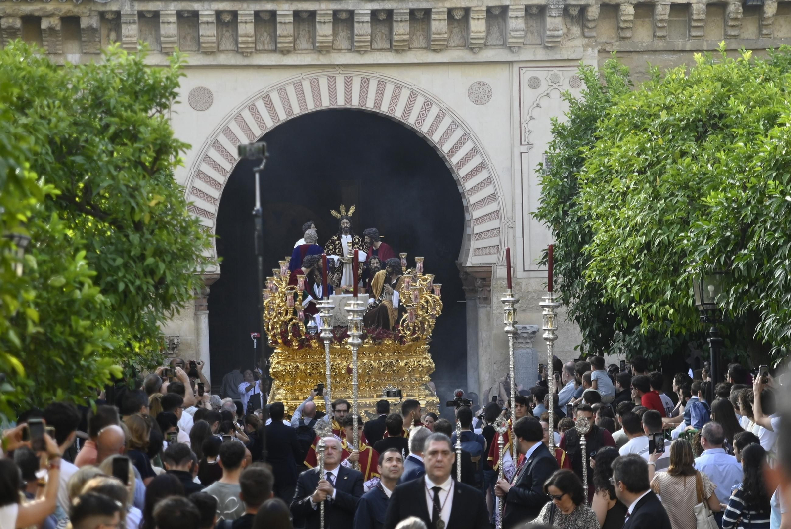 Traslado de la Sagrada Cena a su templo tras el Magno Vía Crucis