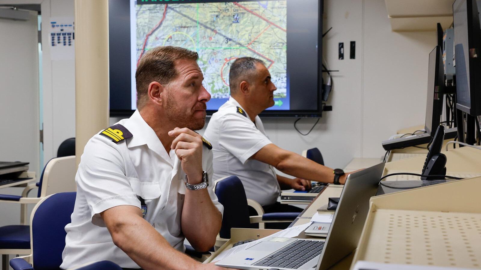 Visita el Cuartel General Marítimo de Alta Disponibilidad de la OTAN, a bordo del buque de asalto anfibio ‘Castilla’, en la Base Naval de Rota