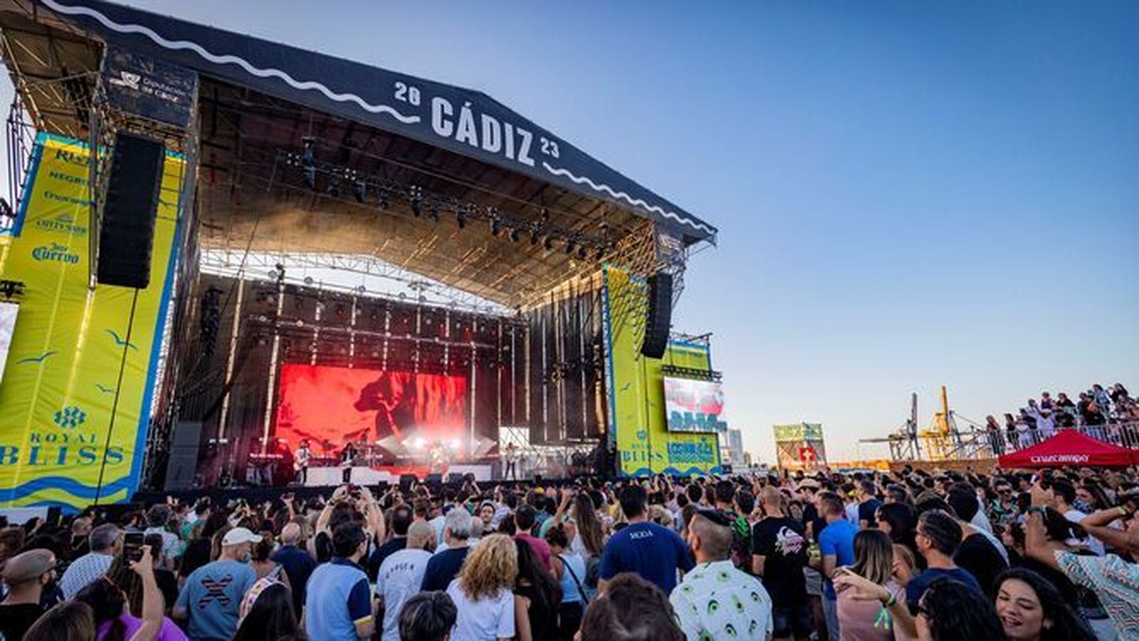 Los jóvenes pueden usar el bono en música