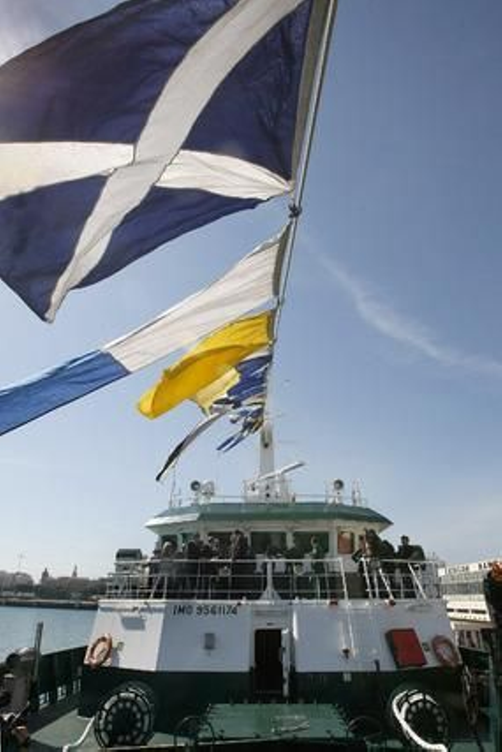 El vicepresidente primero del Gobierno y ministro del Interior, Alfredo Pérez Rubalcaba, ha presentado la patrullera 'Río Segura' "buque insignia" del Servicio Marítimo de la Guardia Civil./José Braza

Foto: Jos?raza