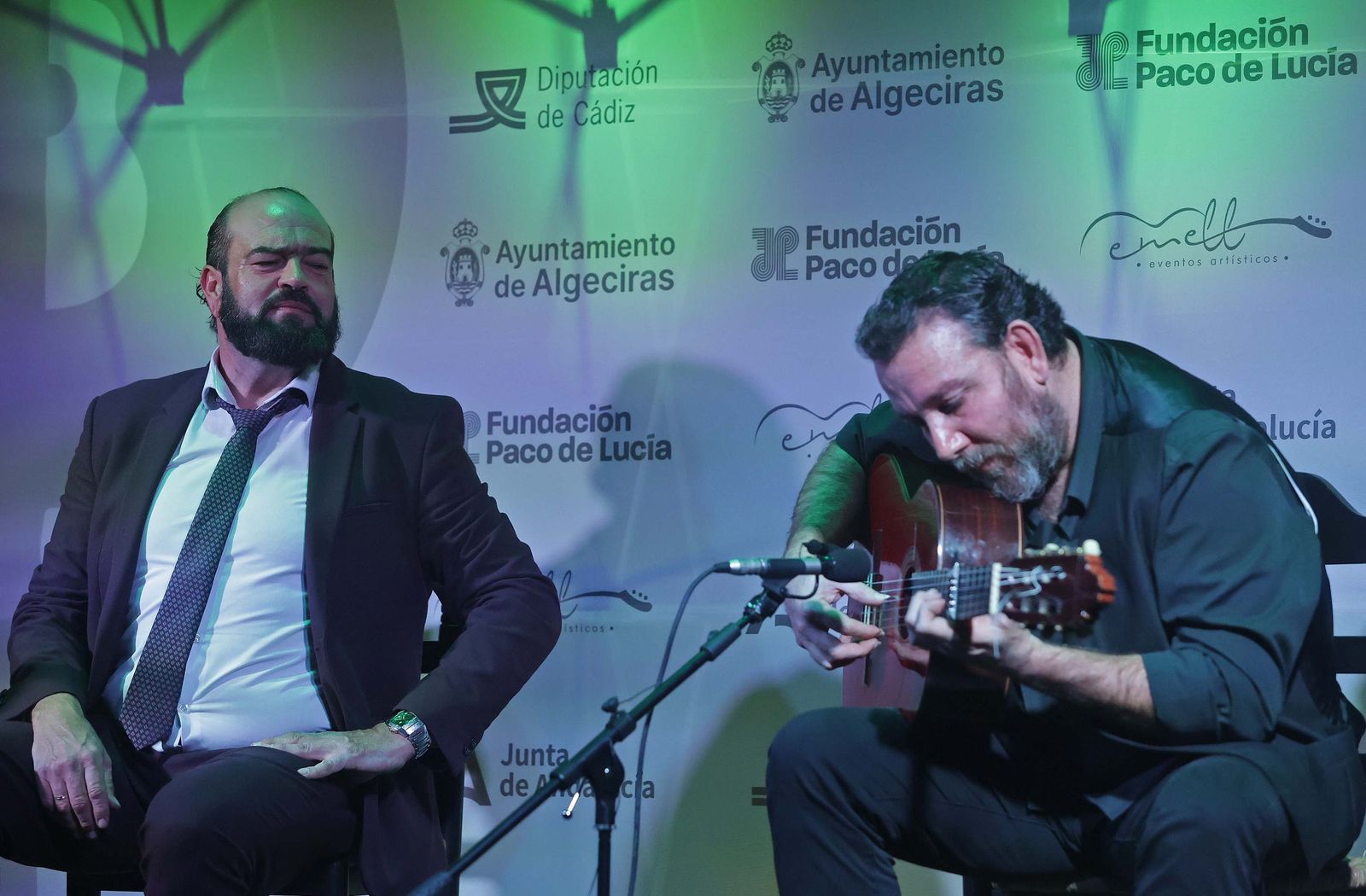 Fotos de la actuación de Miguel de Tena y Juan Gómez ‘‘Niño de la escalerilla’’ en el Centro de Interpretación 'Paco de Lucía' en Algeciras