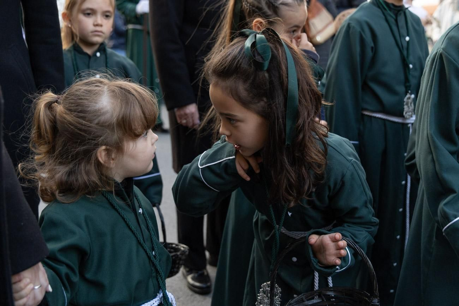 Las cofradías de la Vera Cruz, Expiración y Gran Poder lucen sus cortejos en la calle