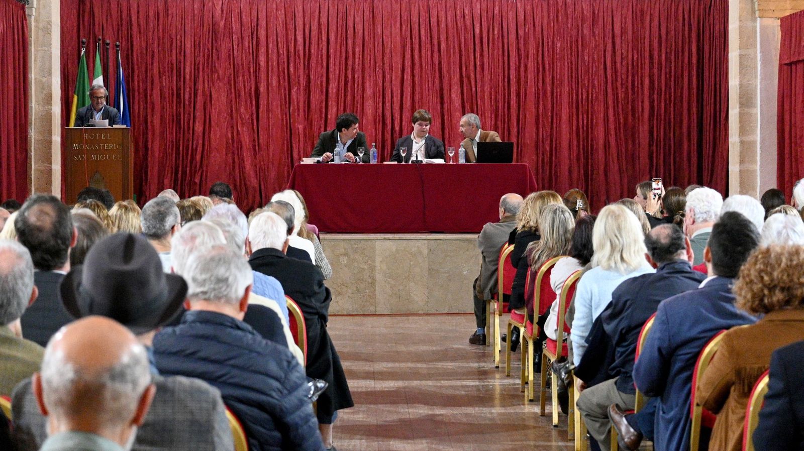 Un momento de la presentación del libro 'Ejecutoria'.