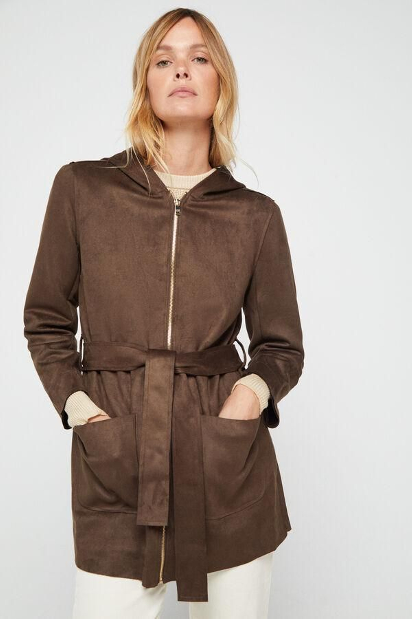 Chaqueta efecto ante de Cortefiel.