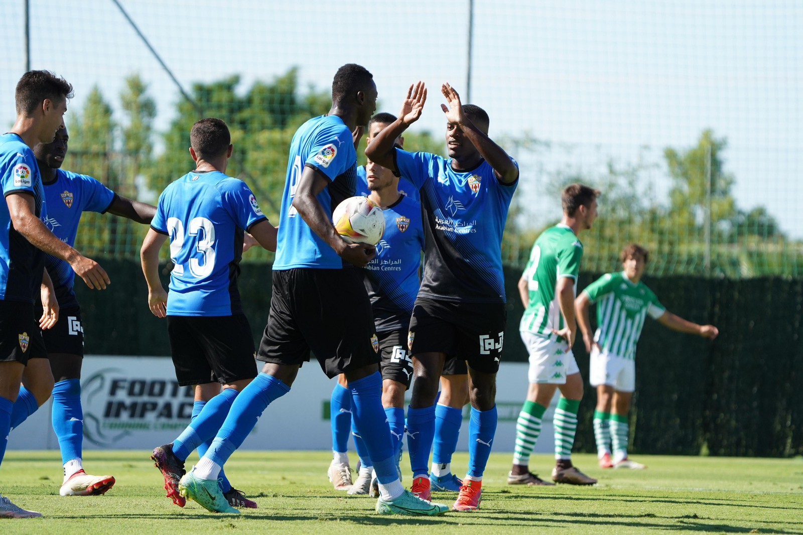 Celebrando el gol de Sadiq.