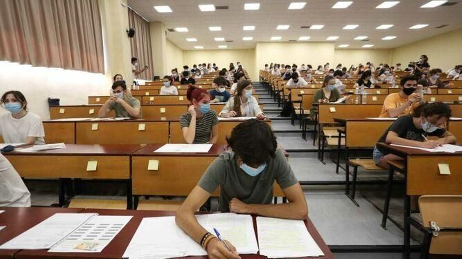 Alumnos durante un examen de Selectividad en Málaga, en 2020. Alumnos durante un examen de Selectividad en Málaga, en 2020.