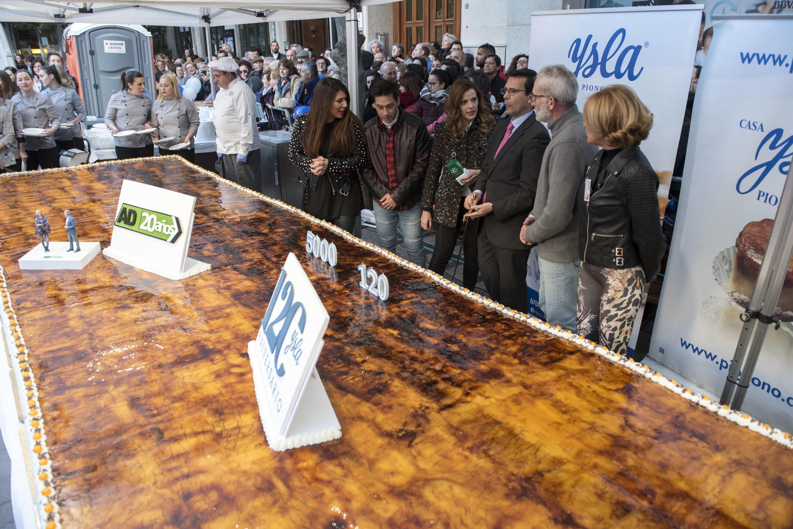 Las imágenes de la tarta de piononos más grande del mundo