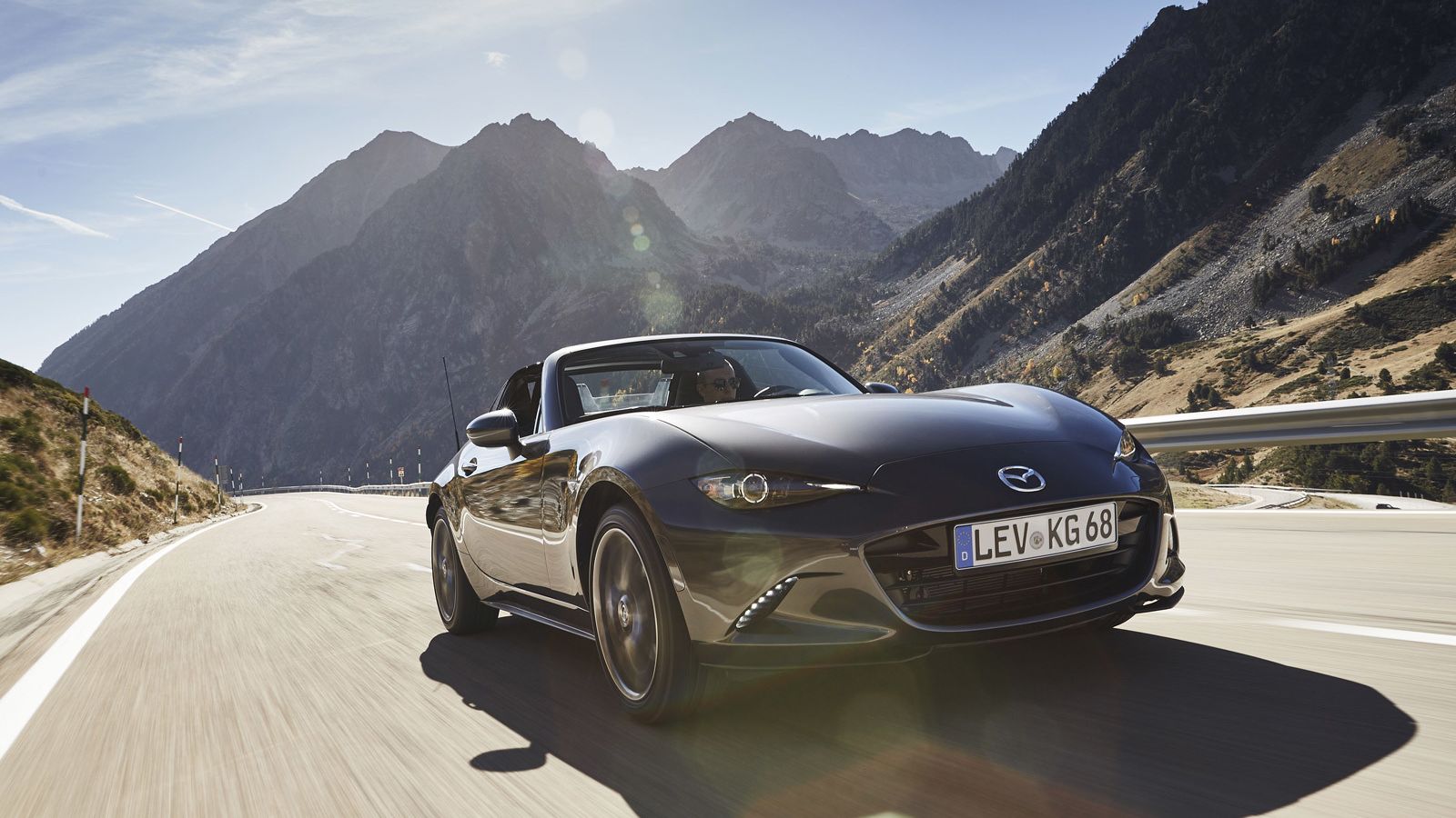 Al ser un coche ligero es muy ágil.