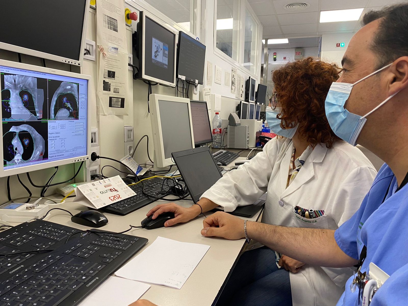 Dos profesionales sanitarios que forman parte del proyecto Lucia.