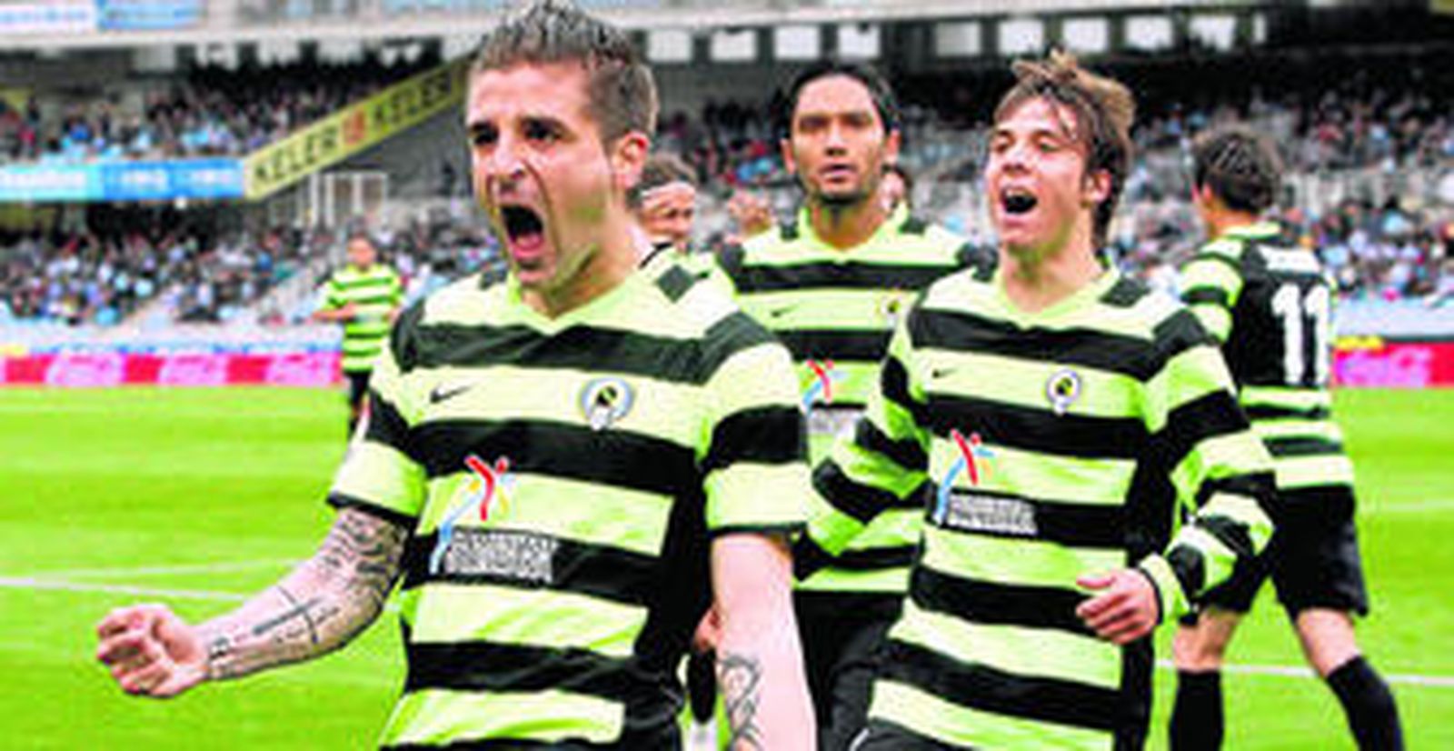 Portillo y Kiko Femenía celebran uno de los goles logrados por el Hércules en Anoeta esta temporada.