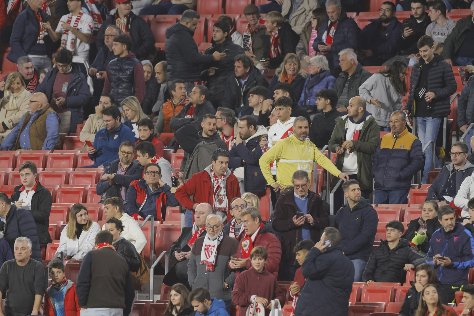 Búscate en las fotos del SEVILLA FC-PSV EINDHOVEN