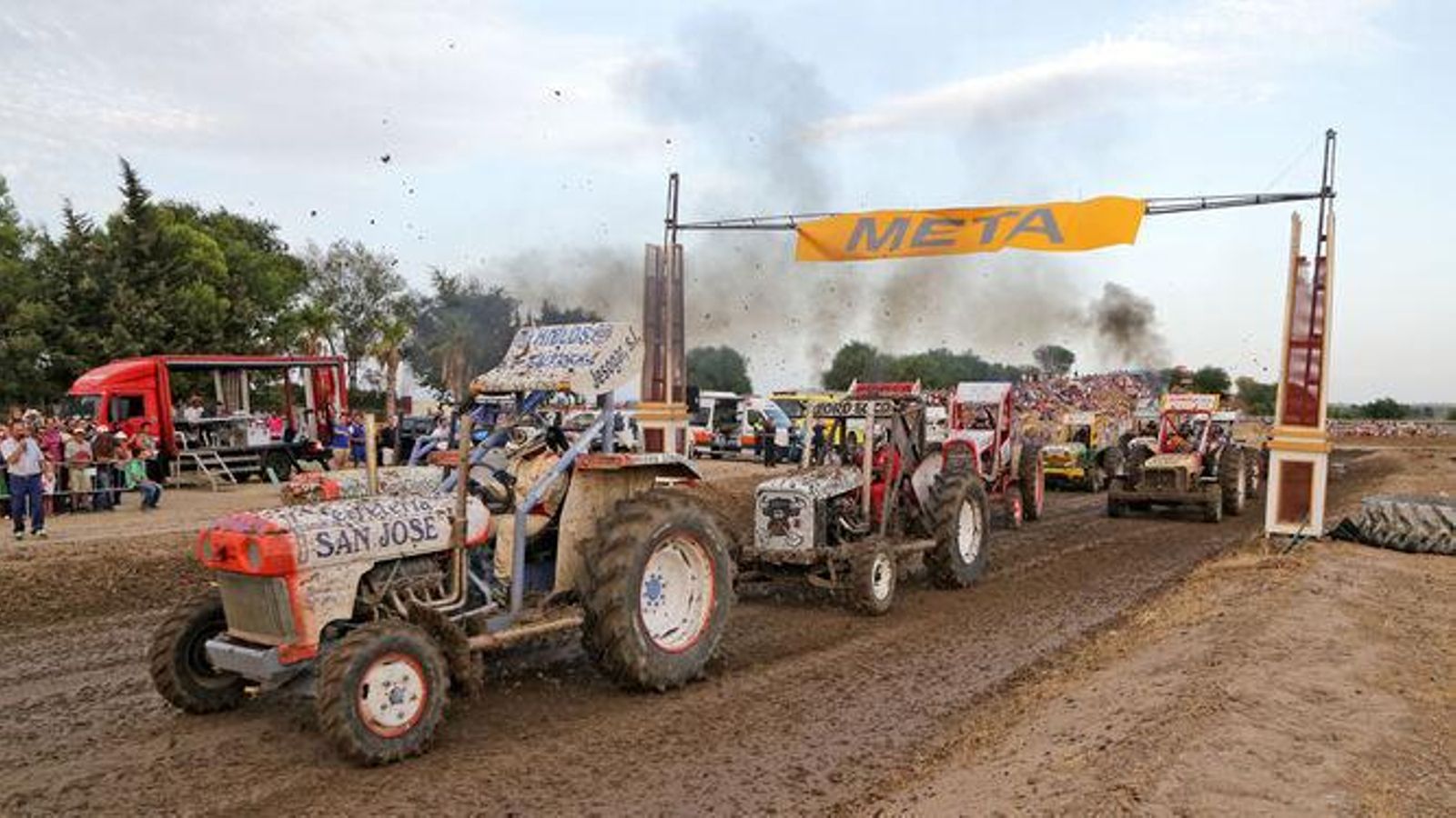 Carrera de tractores de Jerez. Carrera de tractores de Jerez.