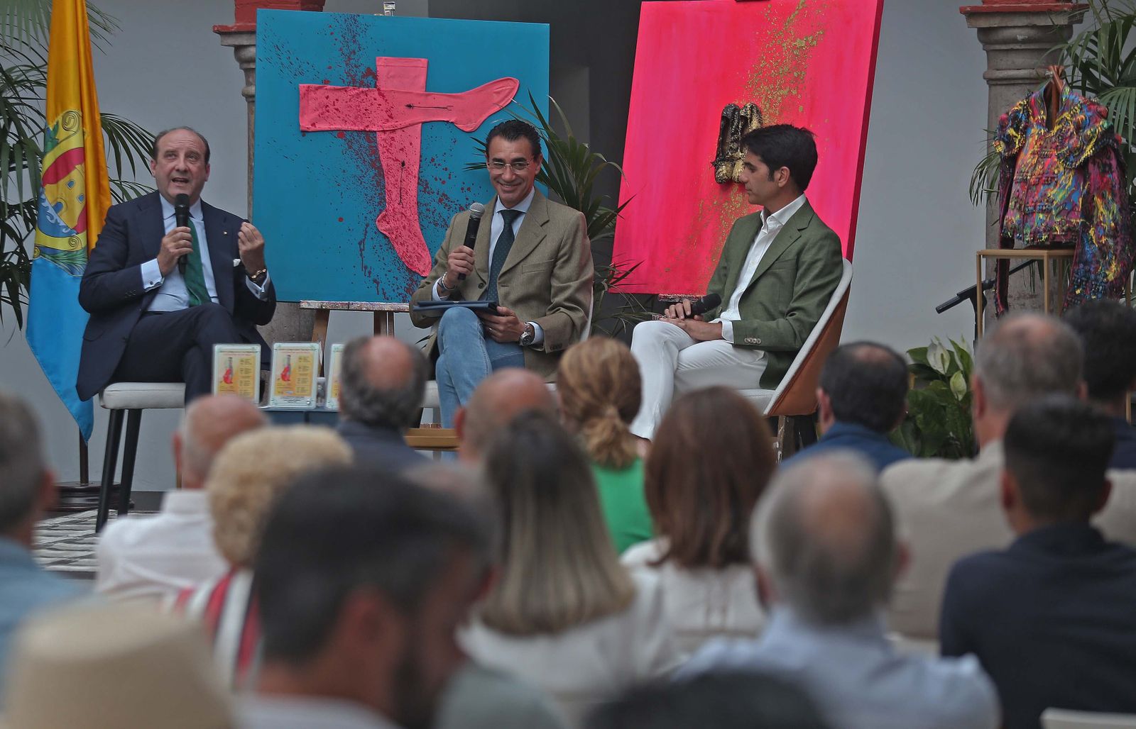 “Ser taurino es progre: veinte años de la alternativa de Vega”, en imágenes