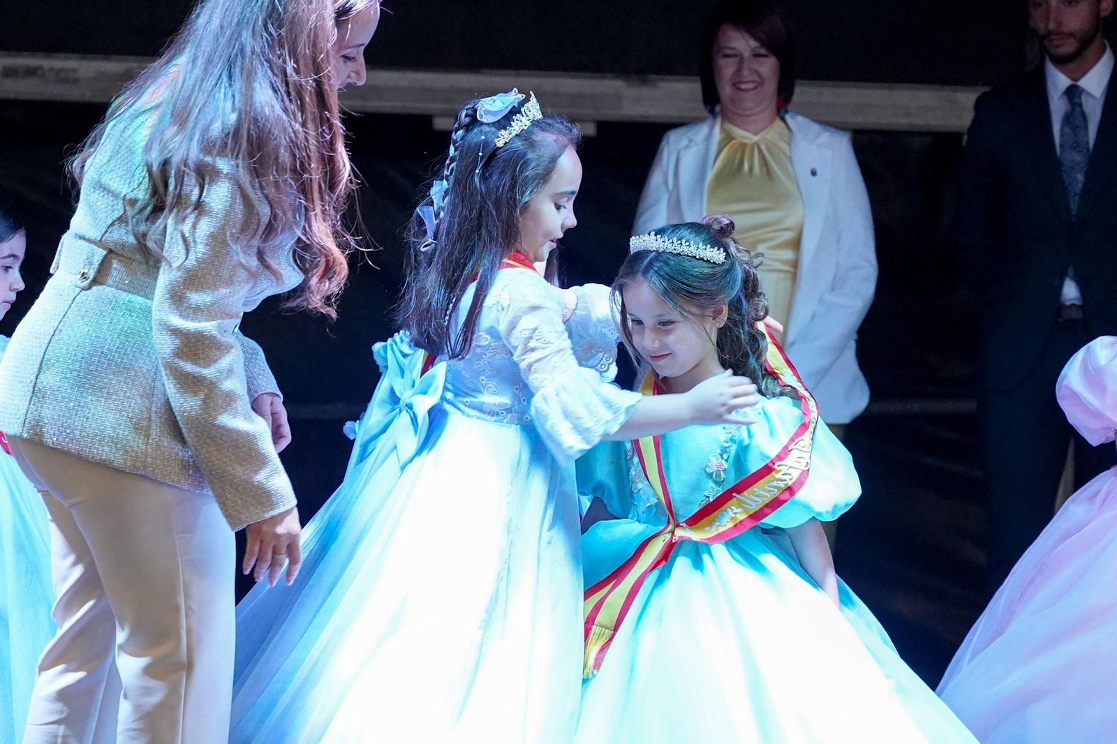 Coronación de una de las reinas infantiles.