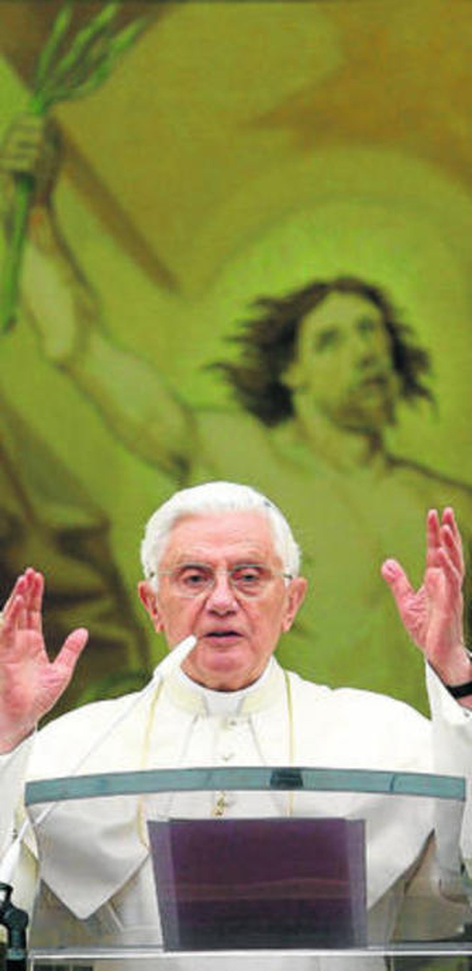 Benedicto XVI, durante el rezo ayer del Ángelus.