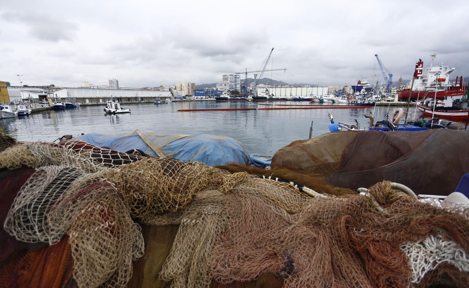 Las fotos del simulacro contra la contaminación en el puerto de Málaga