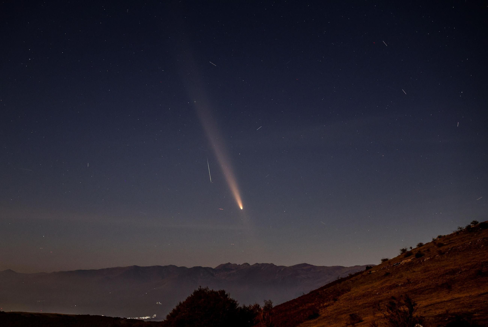 Espectáculo visual: El paso del cometa del siglo a lo largo y ancho del mundo