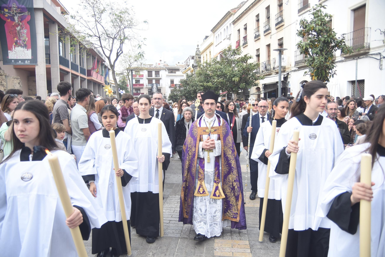 La procesión del Nazareno en este Jueves Santo de Córdoba, en imágenes
