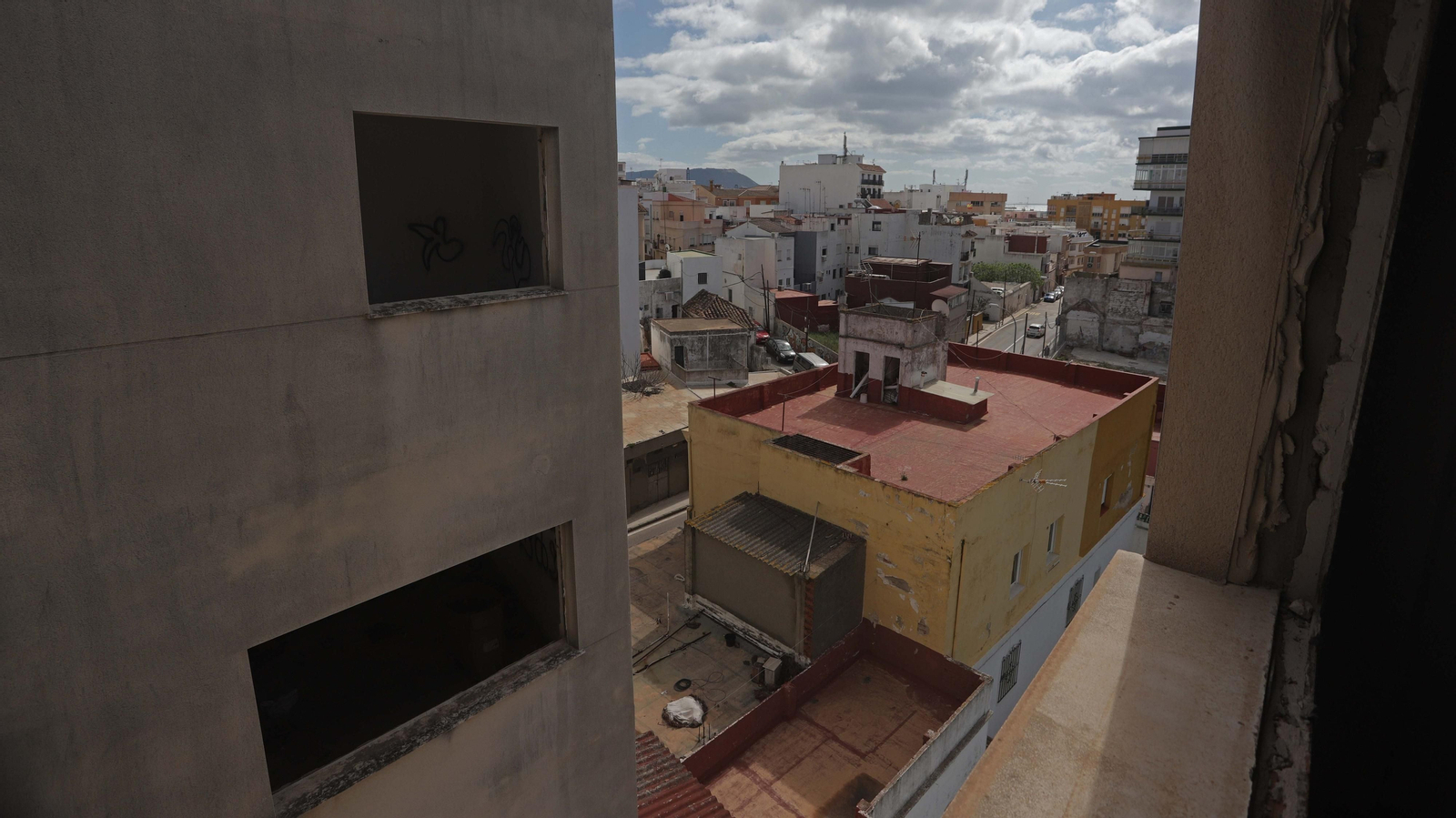 Fotos del edificio okupa de El Secano en Algeciras