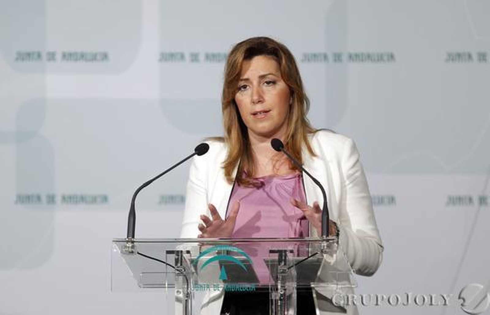 La Junta y Endesa firman un convenio por el que la compañía invertirá 15 millones para becas.  Foto: Juan Carlos Muñoz