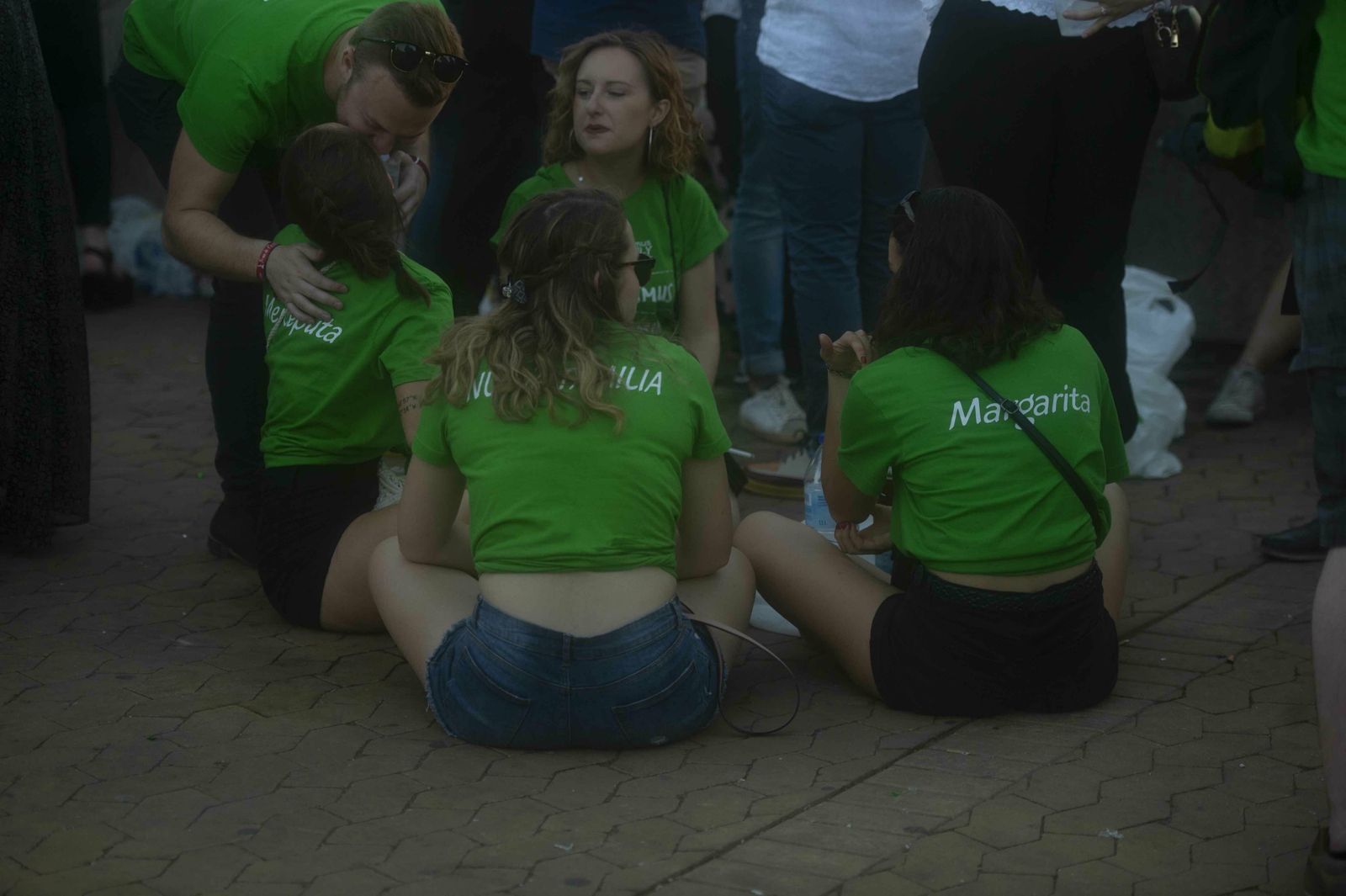 El botellón y la calle del Infierno de la Feria, en imágenes