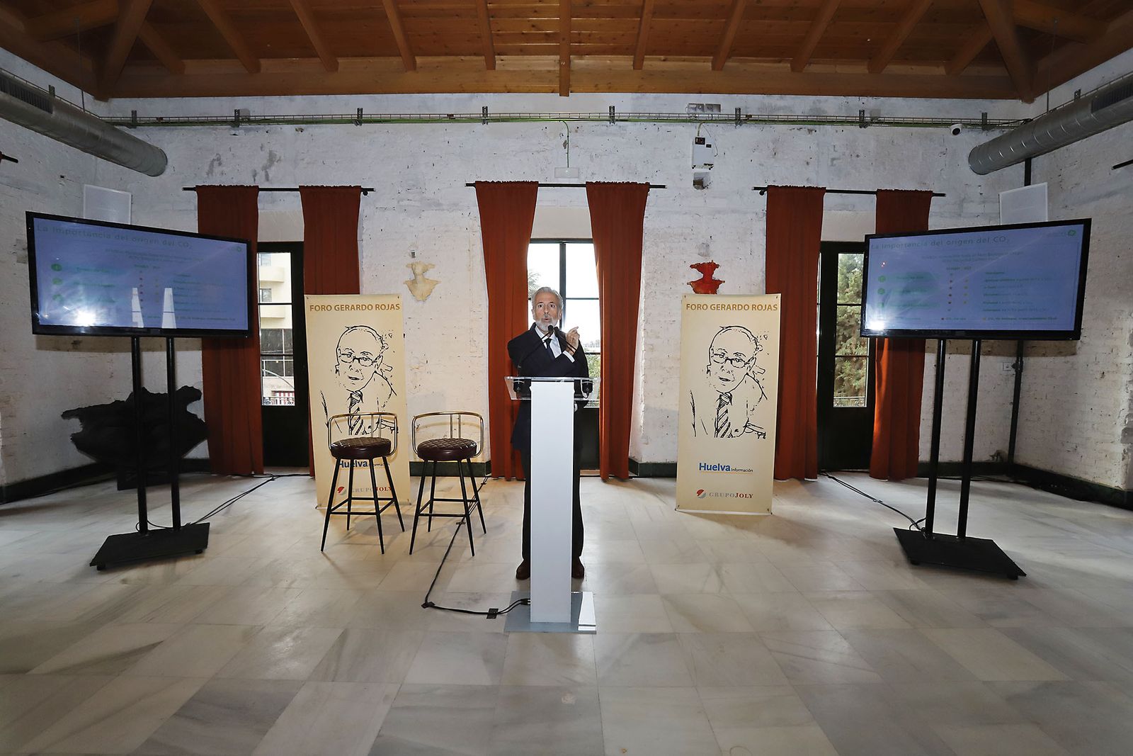 Imágenes del Foro Gerardo Rojas de Huelva Información