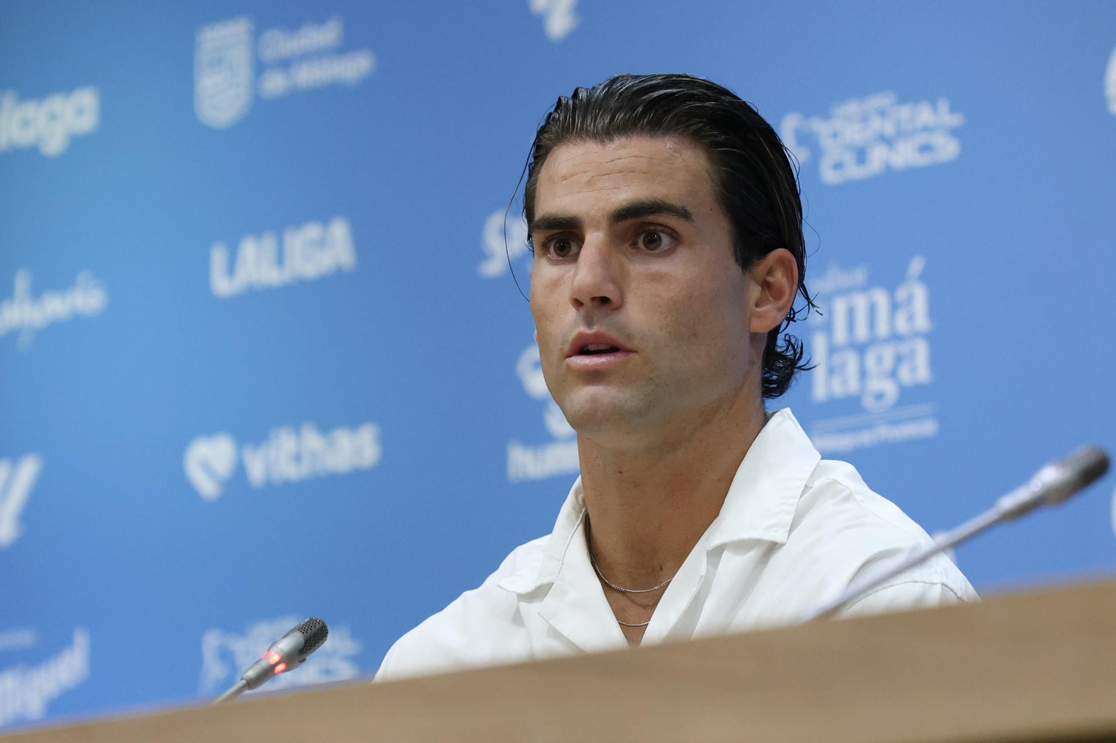 Eneko Jauregi, su presentación con el Málaga CF en imágenes