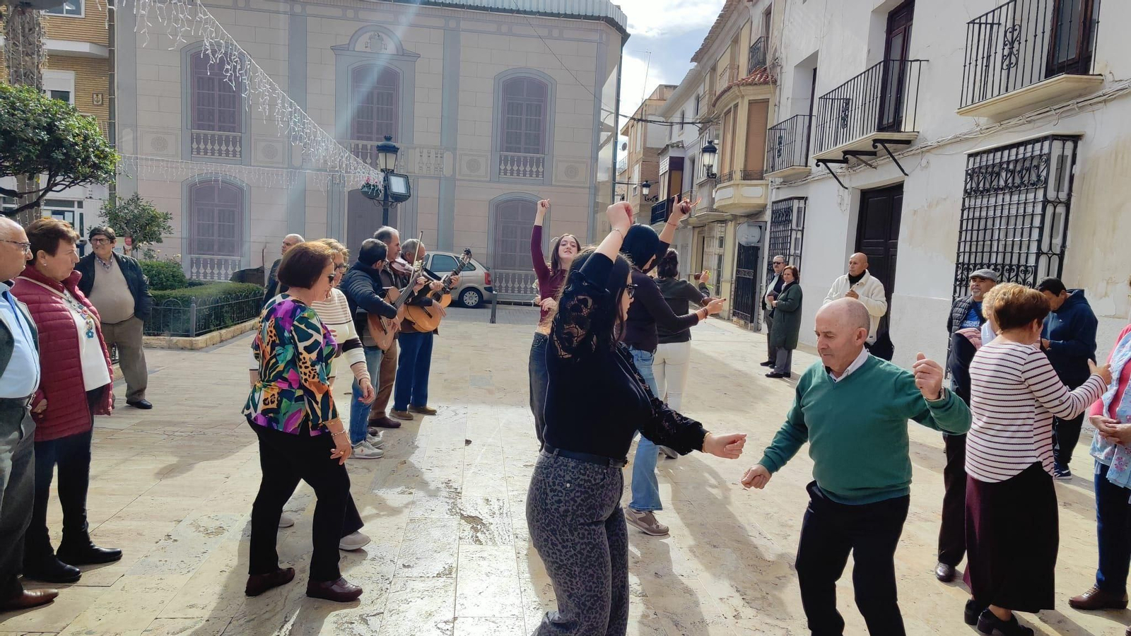 Las cuadrillas llenaron las calles de Huércal-Overa de baile, fiesta y diversión