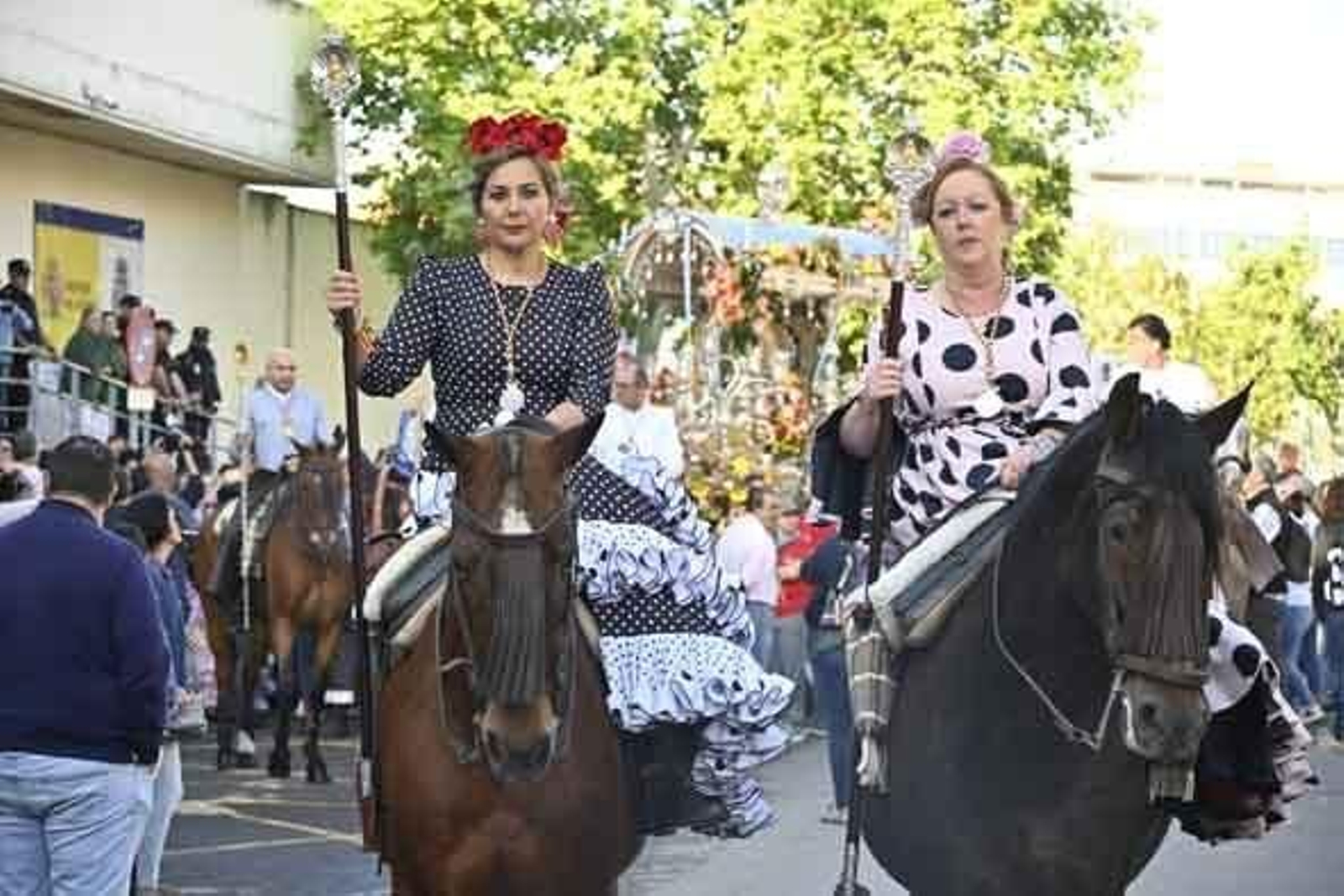 Las mejores imágenes de los peregrinos en la salida de Emigrantes