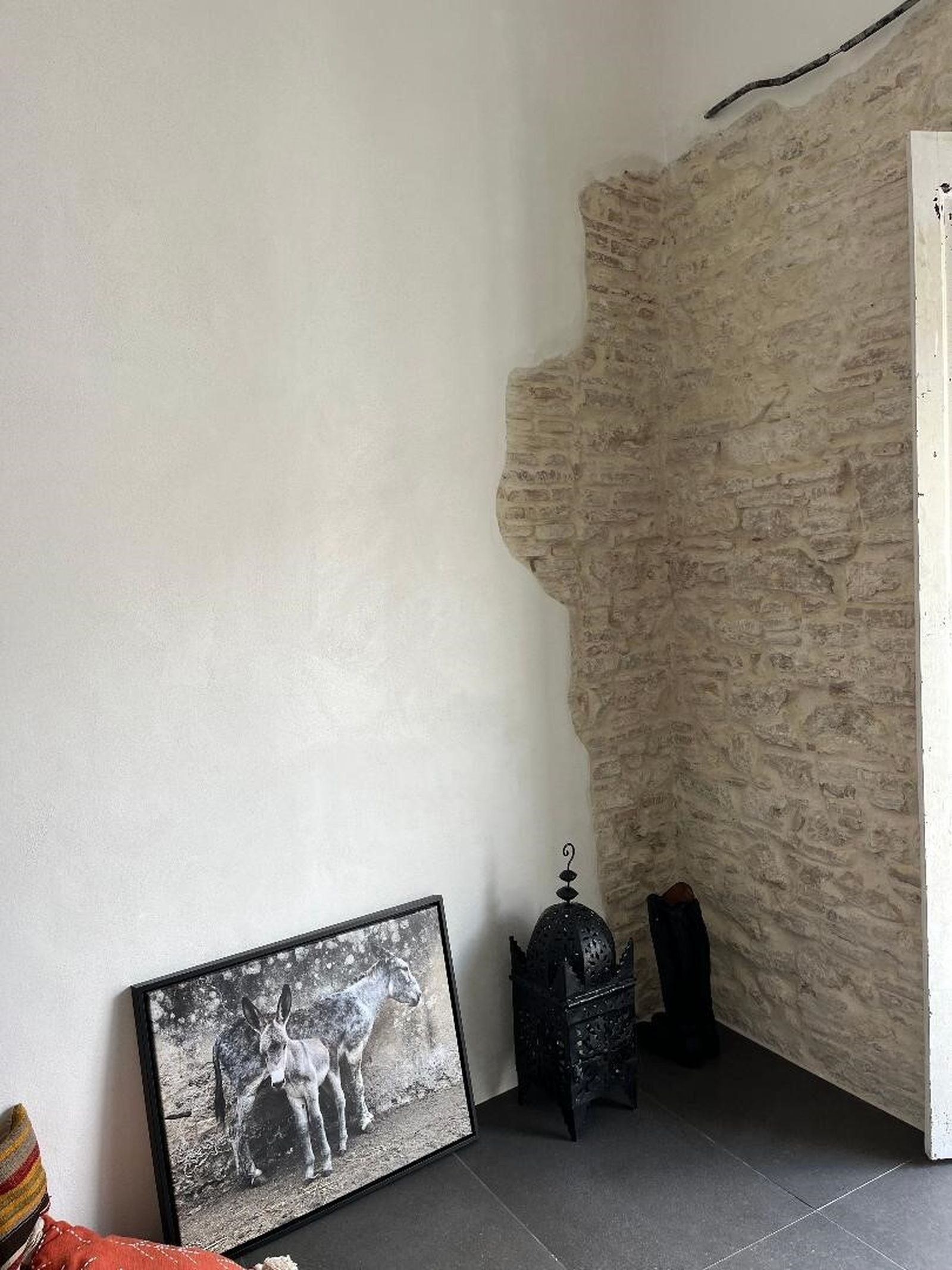 Imágenes de la casa de una artista en el casco antiguo de Medina Sidonia