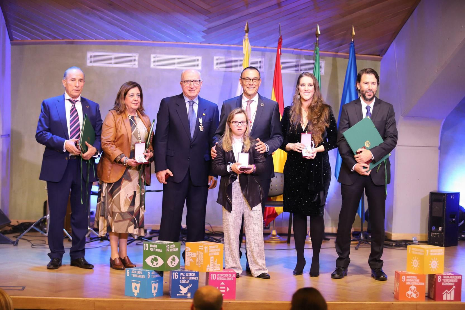 Los galardonado por el presidente de la Diputación.