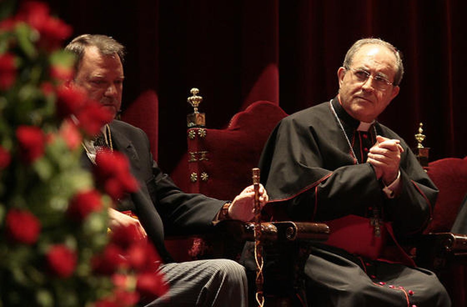Monteseirín junto al arzobispo durante el pregón.

Foto: Juan Carlos Munoz