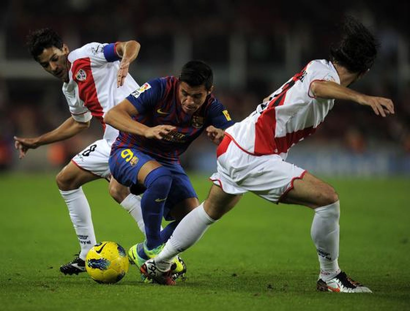 El Barça golea con facilidad a un Rayo Vallecano que salió valiente en el Camp Nou.

Foto: AFP