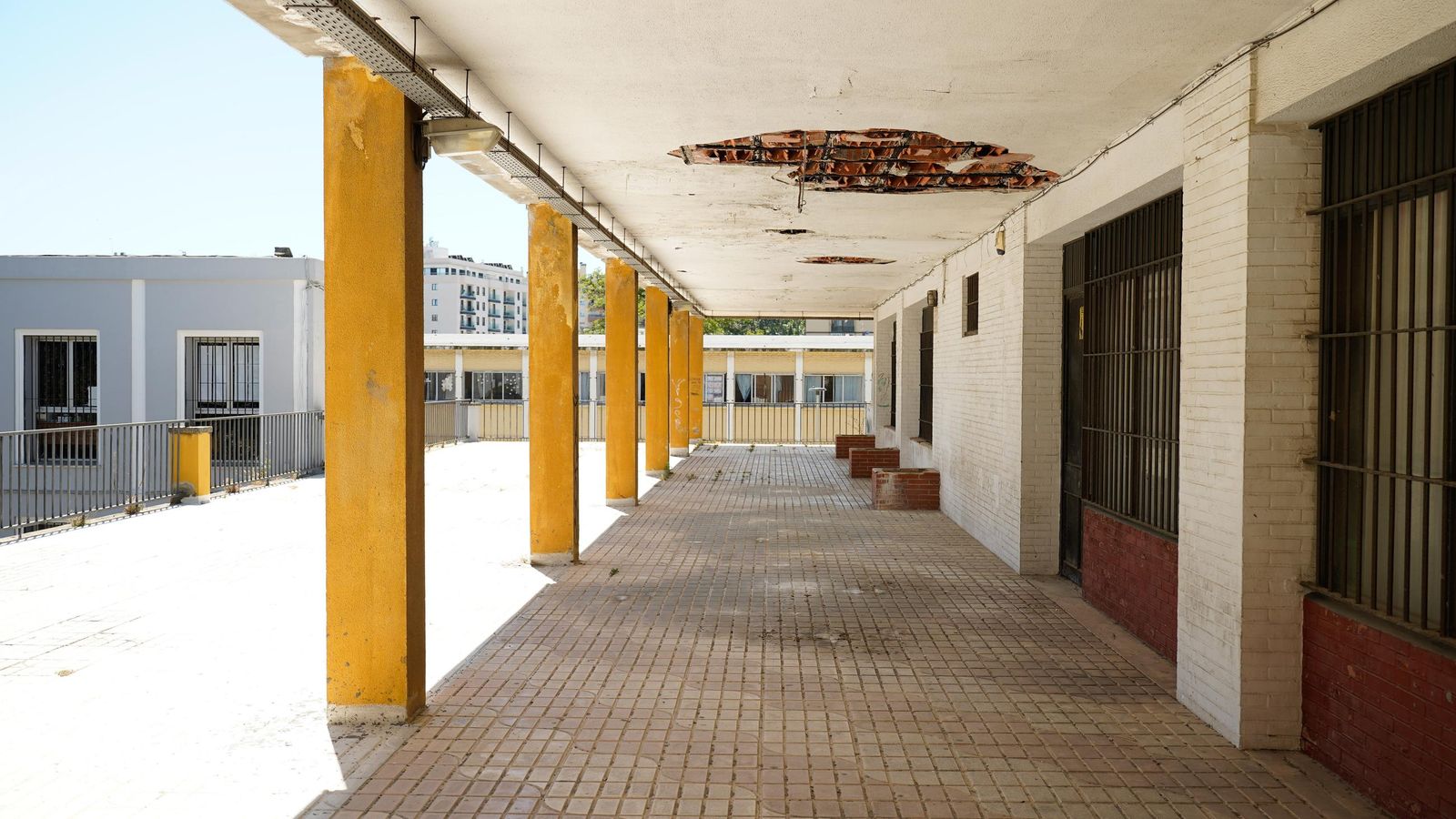 Así es la dejadez en el Centro Cívico de la Reconquista.